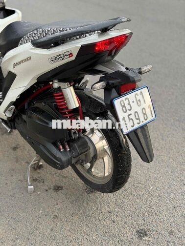 Honda vario 2020 150 trắng ngọc Trinh biển 83 ngây