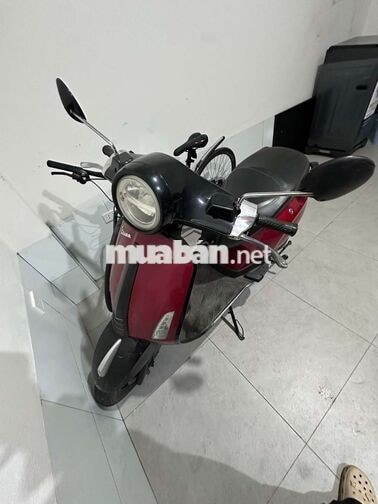 Piaggio Vespa 50cc màu Đỏ đen