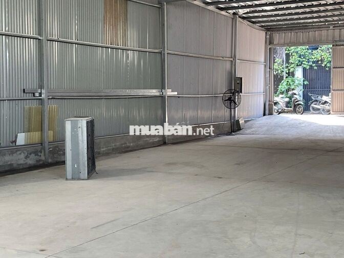 Cho thuê kho, 10 x 30m, giá 10tr/ tháng, Ngã 4 chiêu liêu