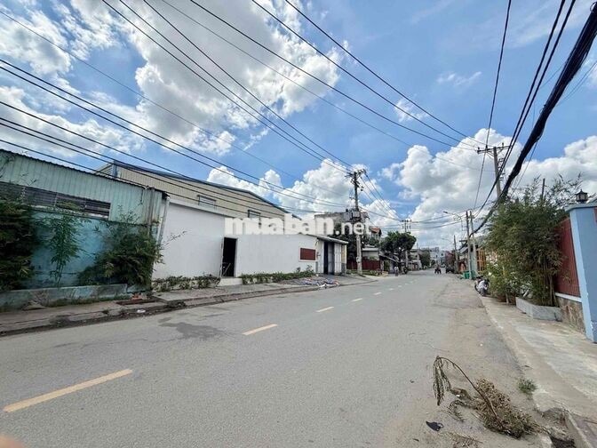 Cho thuê kho mặt tiền đường P. Linh Đông Thủ Đức 586 m2 chỉ 65 triệu.