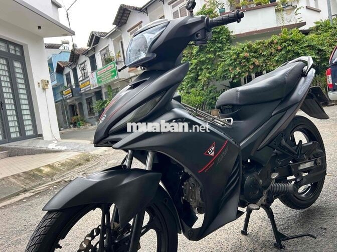 Xe máy Hàn Quốc Exciter màu đen nhám