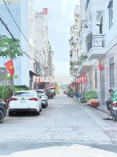 Nhà C4 gác lửng 3PN , 2WC Nguyễn Ảnh Thủ . HXH 6m Q12