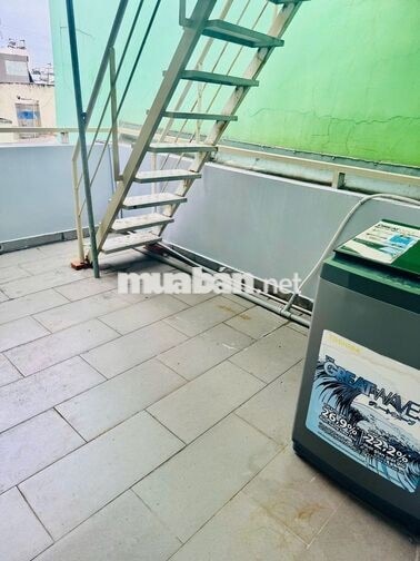 2 Phòng ngủ ban công lớn ngay khu Lý Phục Man