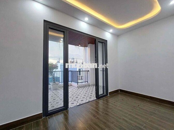 NHÀ MỚI ĐẸP ( FULL NỘI THẤT ) TRỆT LỬNG 3 LẦU 4PN 5WC. ĐƯỜNG 8M