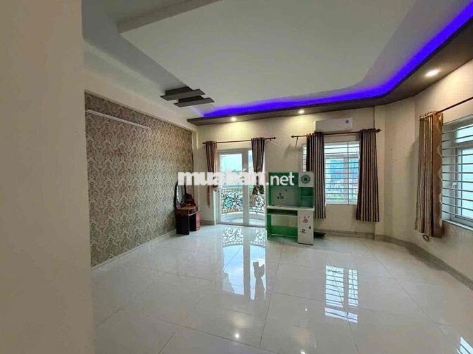 cho thuê nhà Nguyễn tư giãn p12 (4x15) 3 lầu , 4pn , 3wc nhà ở liền