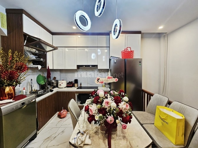 Nhà đẹp phân lô ô tô Tôn Đức Thắng Dt 48m2, 5t, mt 3.8, ở luôn.
