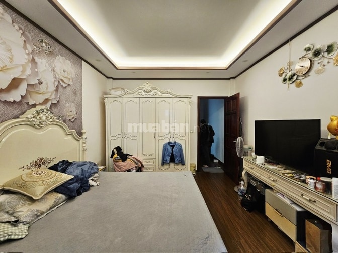 Nhà đẹp phân lô ô tô Tôn Đức Thắng Dt 48m2, 5t, mt 3.8, ở luôn.
