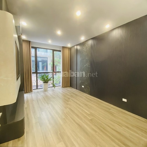 Nhà đẹp phân lô ô tô Tôn Đức Thắng Dt 48m2, 5t, mt 3.8, ở luôn.