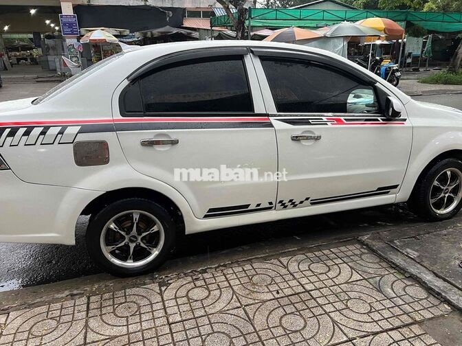 Daewoo Gentra 5 chỗ số sàn màu trắng