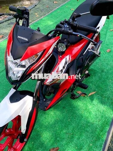Honda Sonic 150R màu đỏ trắng