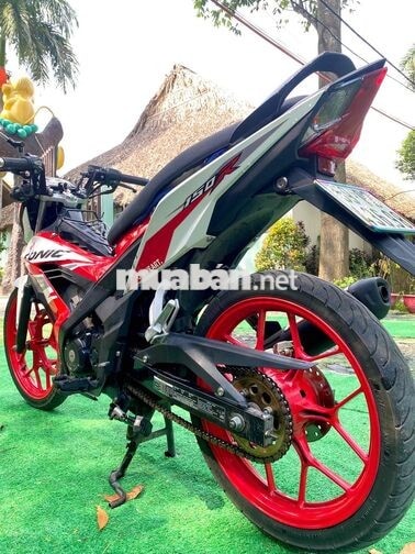 Honda Sonic 150R màu đỏ trắng
