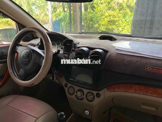 Daewoo Gentra 5 chỗ số sàn màu trắng