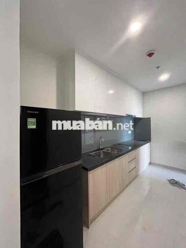 Rổ hàng Emeral golf view QL13 sát bên visip1