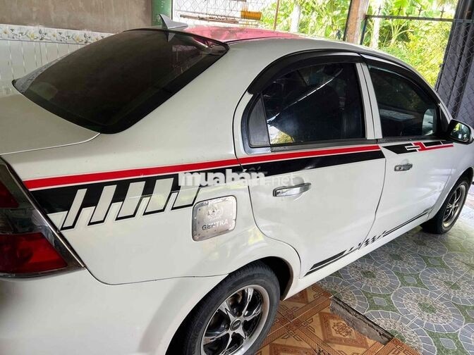Daewoo Gentra 5 chỗ số sàn màu trắng