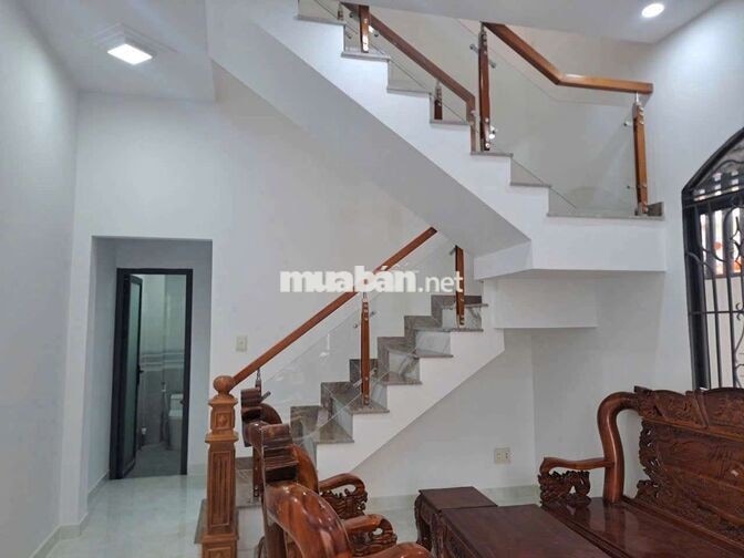 Cần bán gầp nhà đường  PVH .gần DTG.DT 5.5 x24 .1 trệt 1 lầu 
