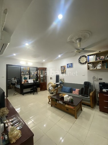 Bán chung cư mặt phố Võ Chí Công, Tây Hồ, Dt 75m2, 2ngủ, giá 6.7 tỷ.