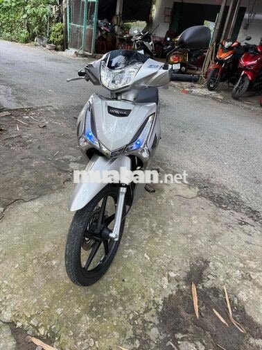 Honda Future 125 FI màu Bạc