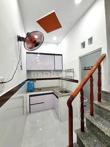 Cần cho thuê căn nhà hẻm Đào Duy Anh, gần Coopmart. Giá: 15tr/tháng