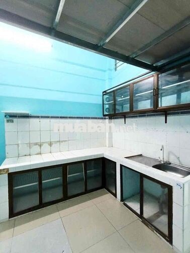 PHÒNG TRỌ GIÁ RẺ CÓ GÁC sân sau phơi đồ, sẵn máy lạnh, bếp gần cầu NTP