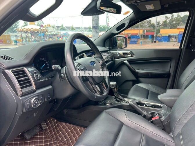 Ford Everest 2021 Titanium Trắng, 2 cầu, 820tr