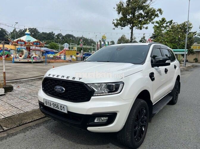 Ford Everest 2021 Titanium Trắng, 2 cầu, 820tr