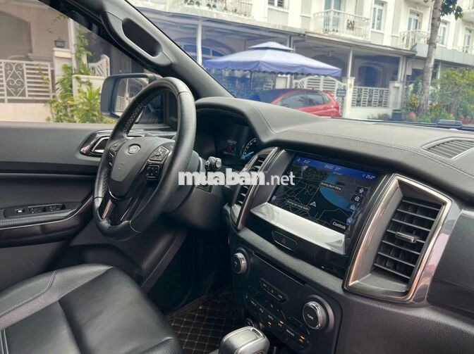 Ford Everest 2021 Titanium Trắng, 2 cầu, 820tr