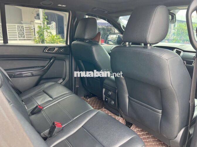 Ford Everest 2021 Titanium Trắng, 2 cầu, 820tr