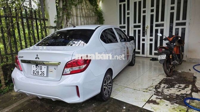 Mitsubishi Attrage 2021 trắng 5 chỗ