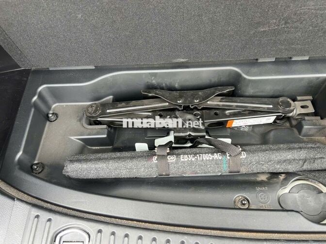 Ford Everest 2021 Titanium Trắng, 2 cầu, 820tr