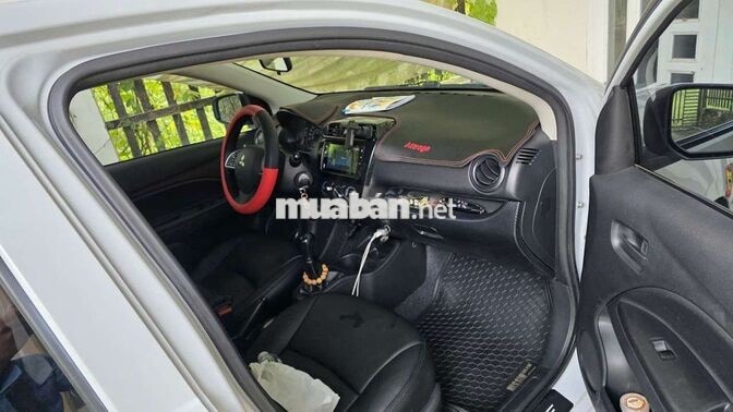 Mitsubishi Attrage 2021 trắng 5 chỗ