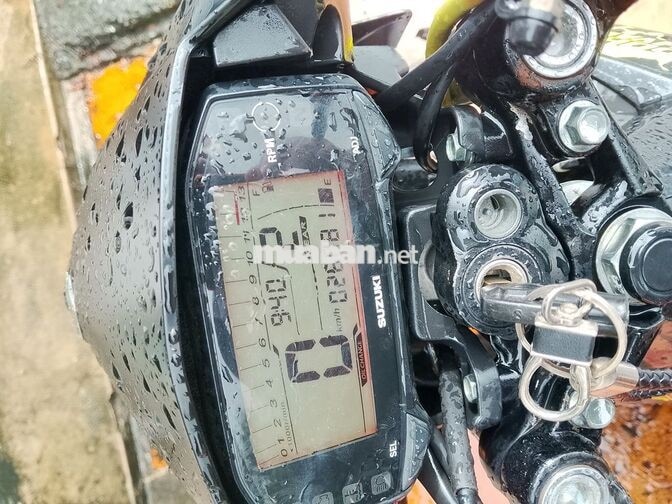 Suzuki Satria F150 150cc màu đen vàng