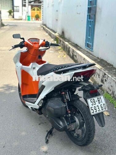 Honda Vario 150 Trắng Cam, siêu đẹp biển thành phố