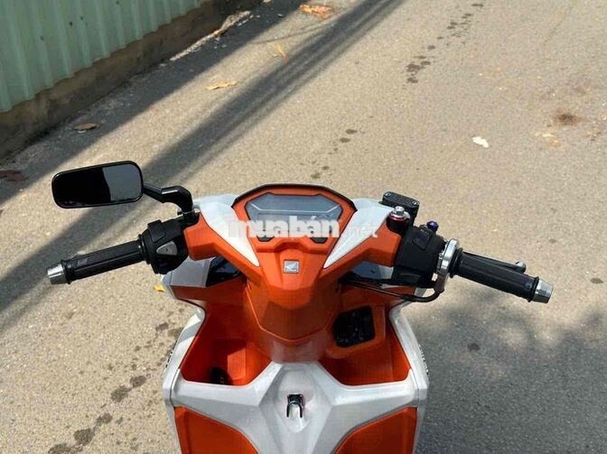 Honda Vario 150 Trắng Cam, siêu đẹp biển thành phố
