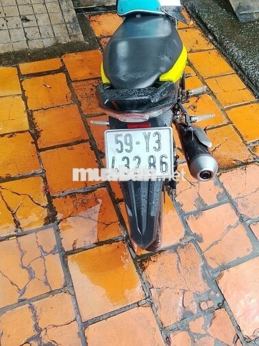 Suzuki Satria F150 150cc màu đen vàng