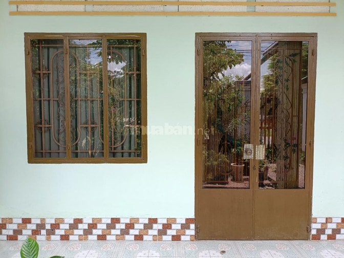 Cho thuê nhà C4 đối diện chợ Tân Hưng, 7x23m, Sân, PK, 3 PN, ...4tr