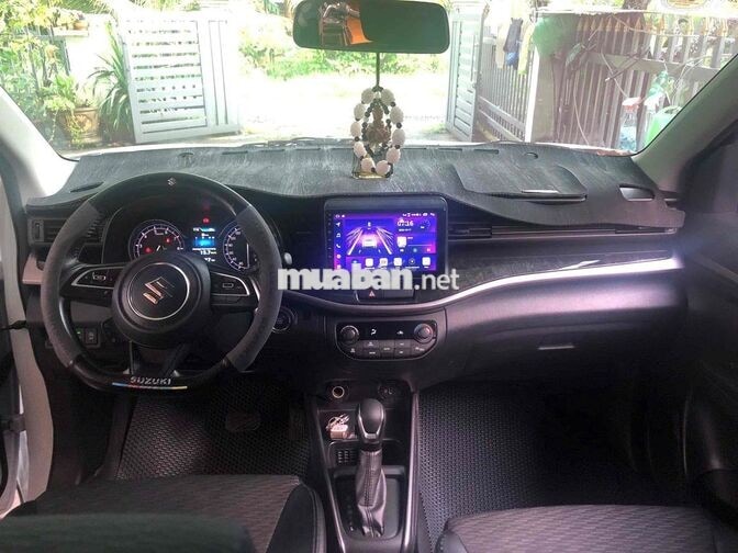 Suzuki XL7 2025 Tự động 82000 km Đen trắng