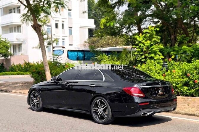 E300 AMG  2017 màu đen công ty 1 chủ siêu đẹp