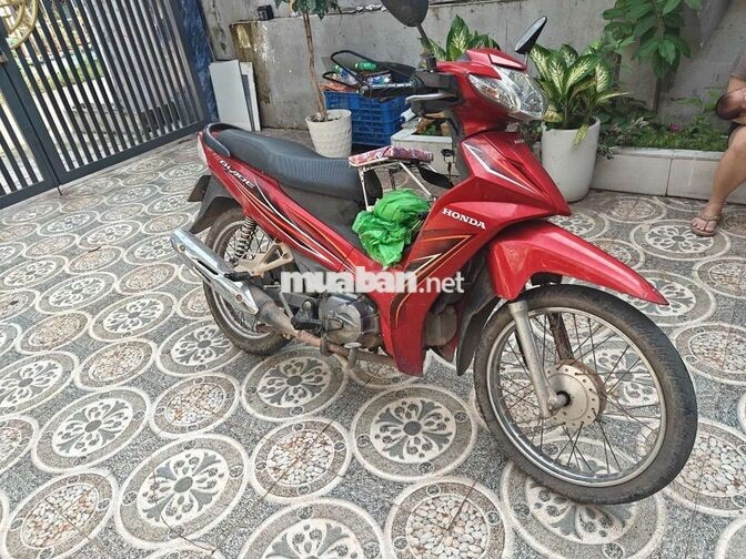 Honda Blade màu đỏ