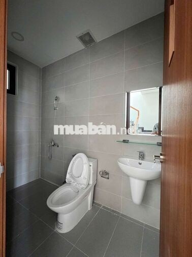 nhà mới đẹp 5 x 20 có 4pn 5wc mặt tiền đường 10 mét
