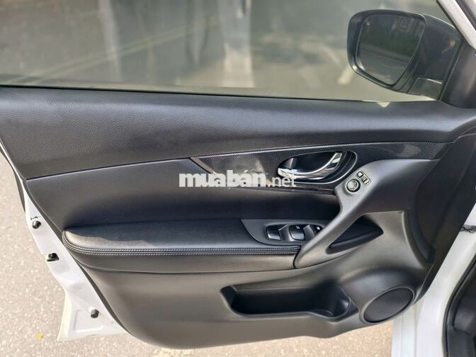 Nissan Xtrail 2.5 SV 2018, mới nhất VN.