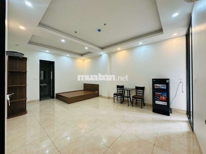 Khai trương CCMN 30m2, bếp tách riêng, ban công tại Mễ Trì Thượng