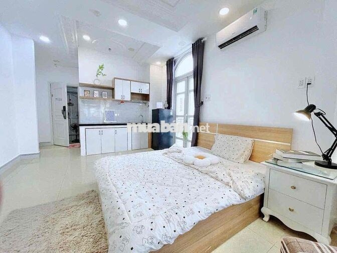 Căn hộ ban công lớn - Full nội thất - thang máy ngay khu Sân bay