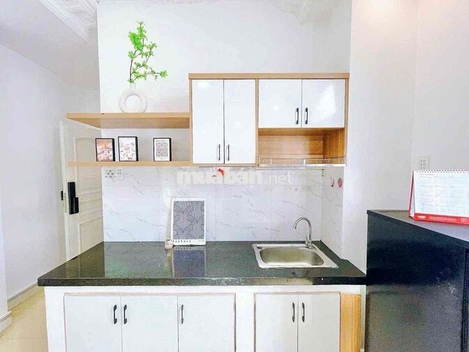Căn hộ ban công lớn - Full nội thất - thang máy ngay khu Sân bay