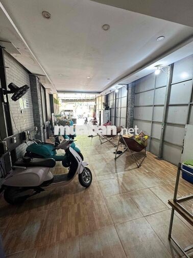 cho thuê nguyên căn sát góc ngã 4 gần công viên cao lỗ Q8 KD tự do