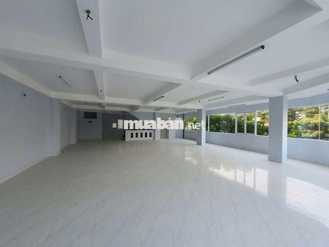 CHO THUÊ  NHÀ  GÓC 2 MT T,ÊN L,ỬA BÌNH  TRỊ ĐÔNG BÌNH TÂN 270TR THÁNG 