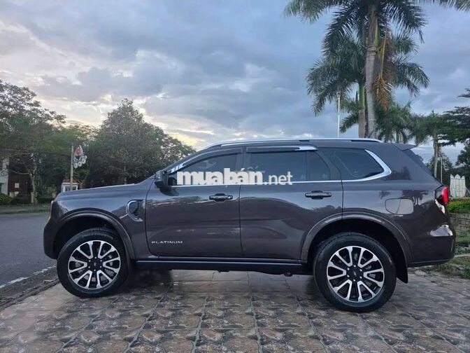 Ford Everest Platinum 2025 4x4 Nâu