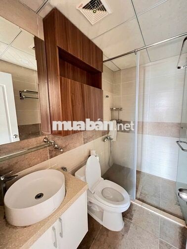 Cho thuê căn hộ 3 phòng ngủ Monarchy, 120 m2, Full nội thất