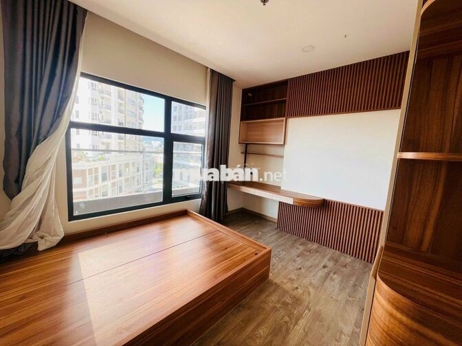 Cho thuê căn hộ 3 phòng ngủ Monarchy, 120 m2, Full nội thất