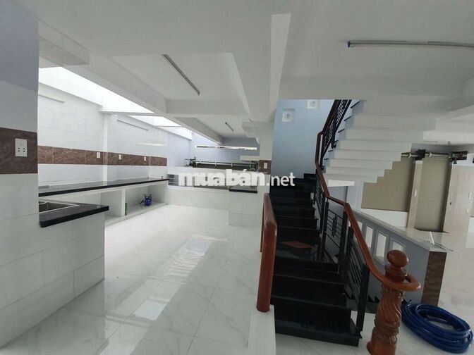 CHO THUÊ  NHÀ  GÓC 2 MT T,ÊN L,ỬA BÌNH  TRỊ ĐÔNG BÌNH TÂN 270TR THÁNG 
