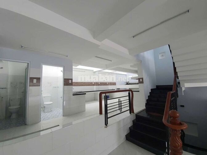 CHO THUÊ  NHÀ  GÓC 2 MT T,ÊN L,ỬA BÌNH  TRỊ ĐÔNG BÌNH TÂN 270TR THÁNG 